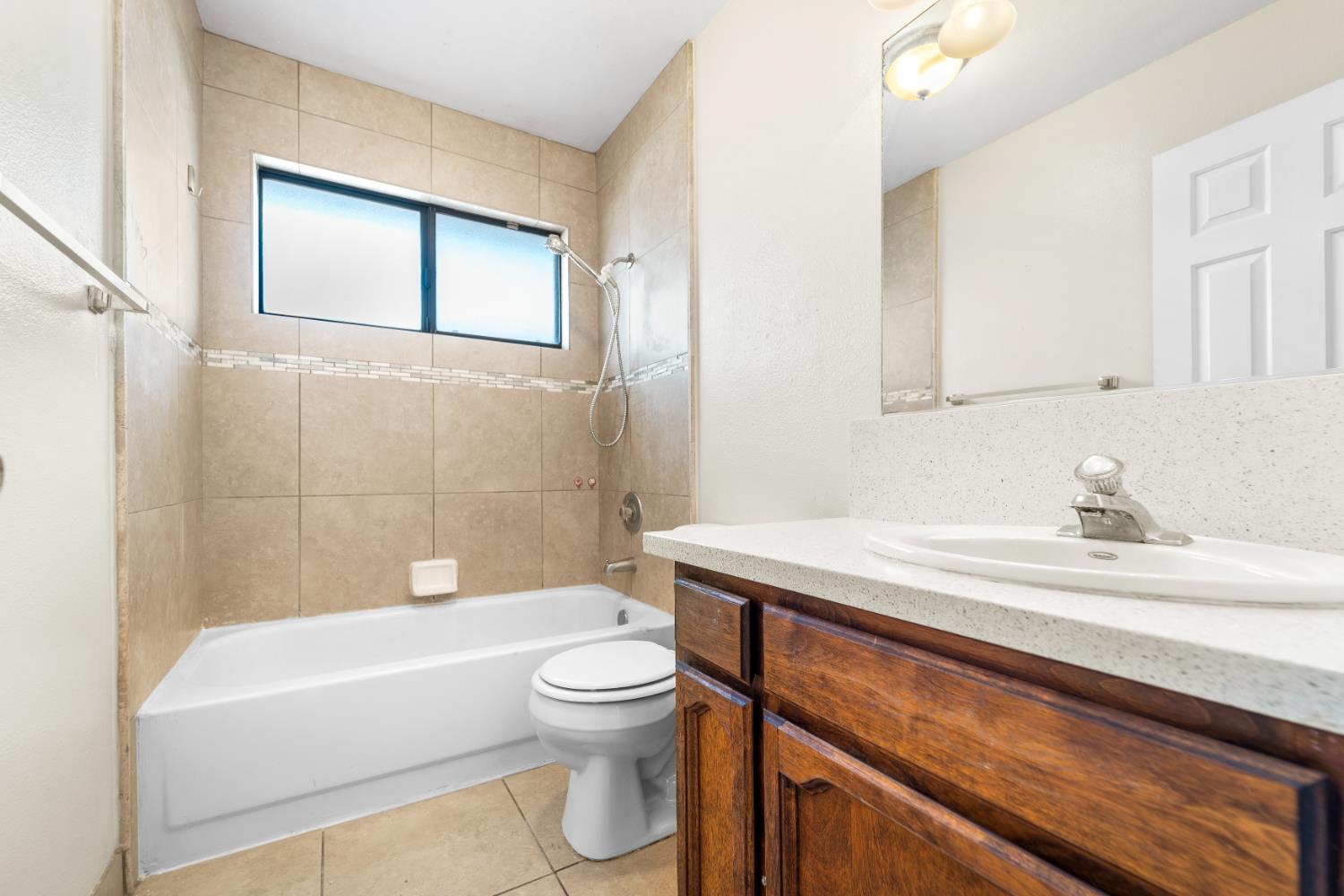 1407 Purvis Ave, Clovis, CA 93611
