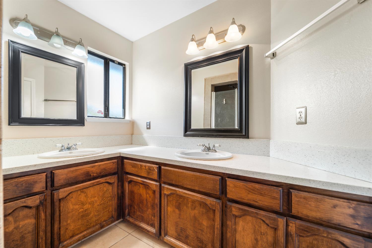 1407 Purvis Ave, Clovis, CA 93611
