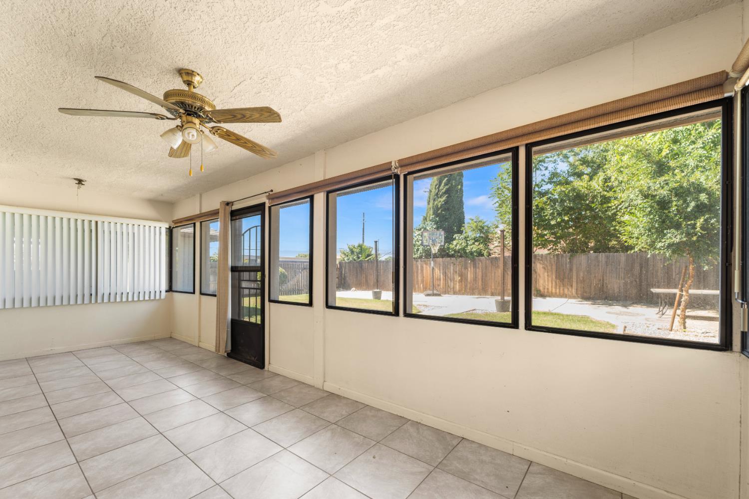 1407 Purvis Ave, Clovis, CA 93611