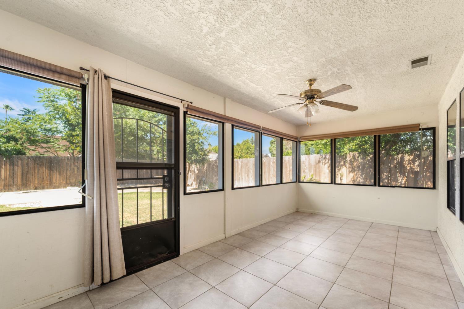 1407 Purvis Ave, Clovis, CA 93611