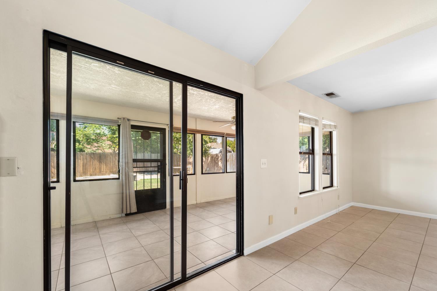 1407 Purvis Ave, Clovis, CA 93611