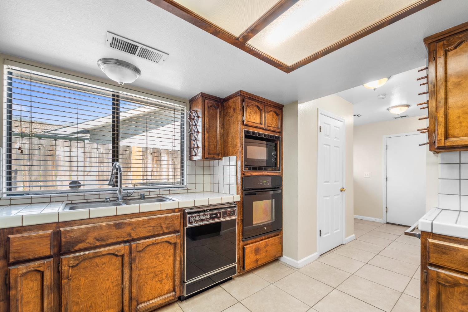 1407 Purvis Ave, Clovis, CA 93611