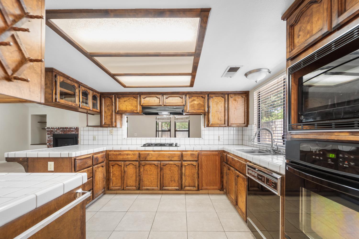1407 Purvis Ave, Clovis, CA 93611