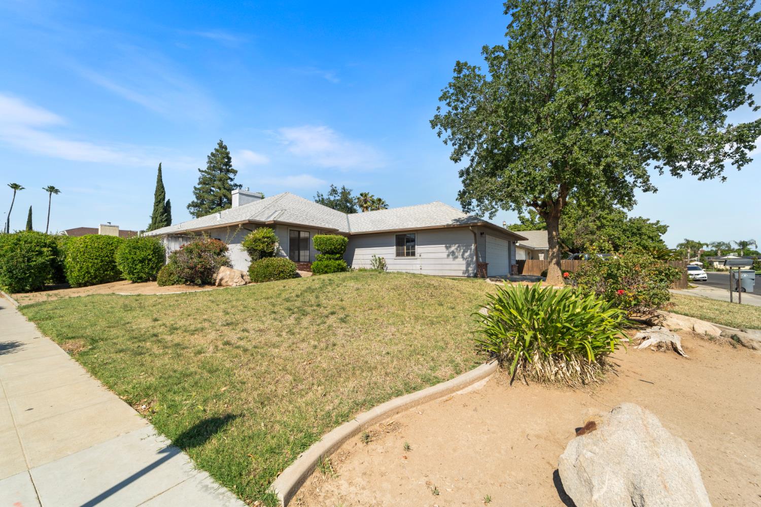 1407 Purvis Ave, Clovis, CA 93611