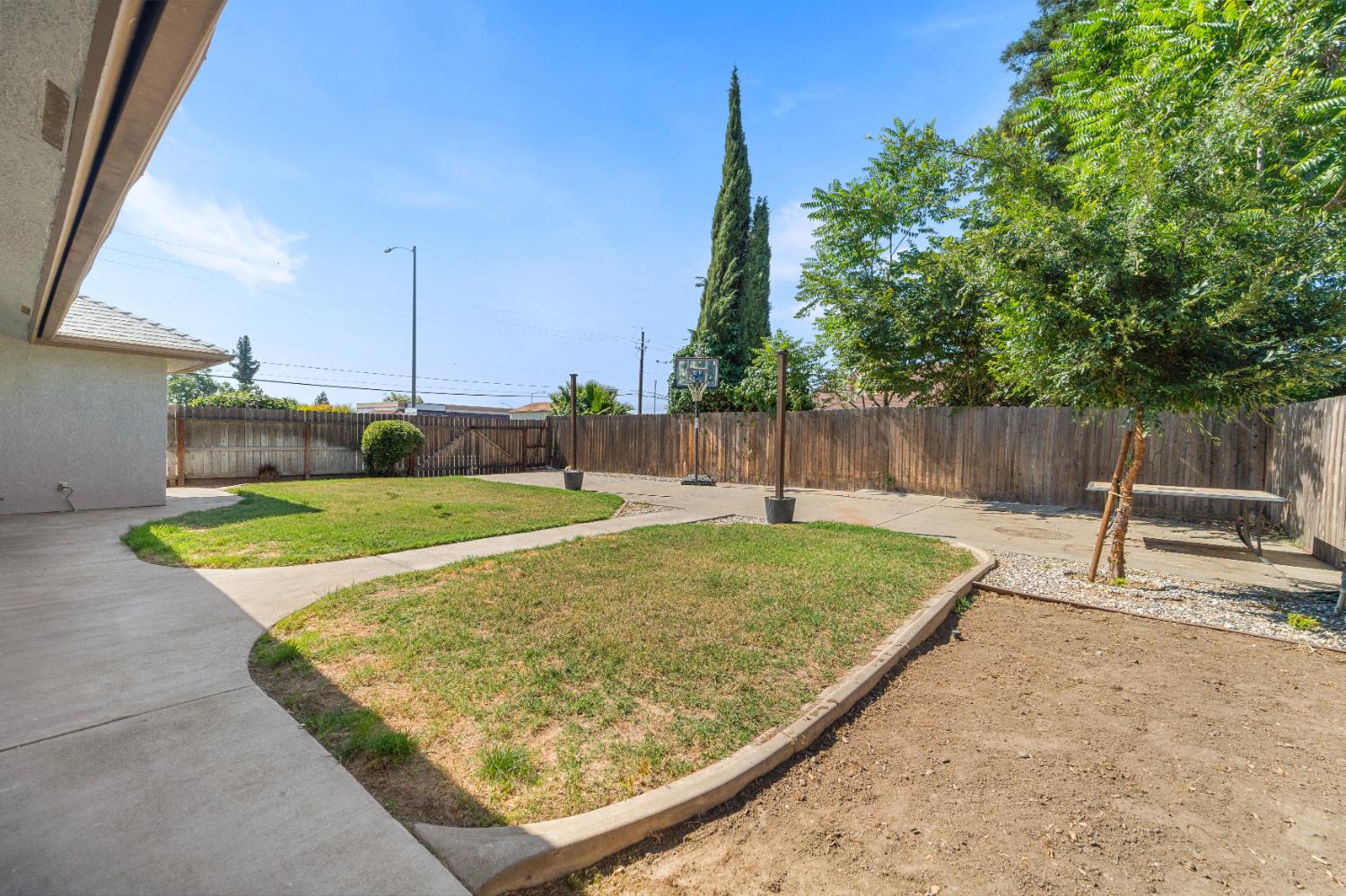 1407 Purvis Ave, Clovis, CA 93611