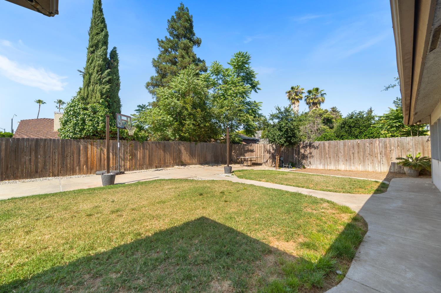 1407 Purvis Ave, Clovis, CA 93611