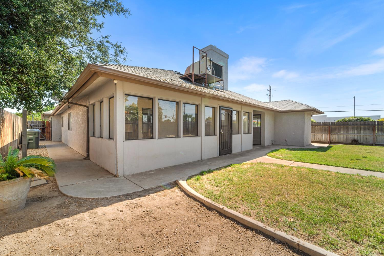 1407 Purvis Ave, Clovis, CA 93611