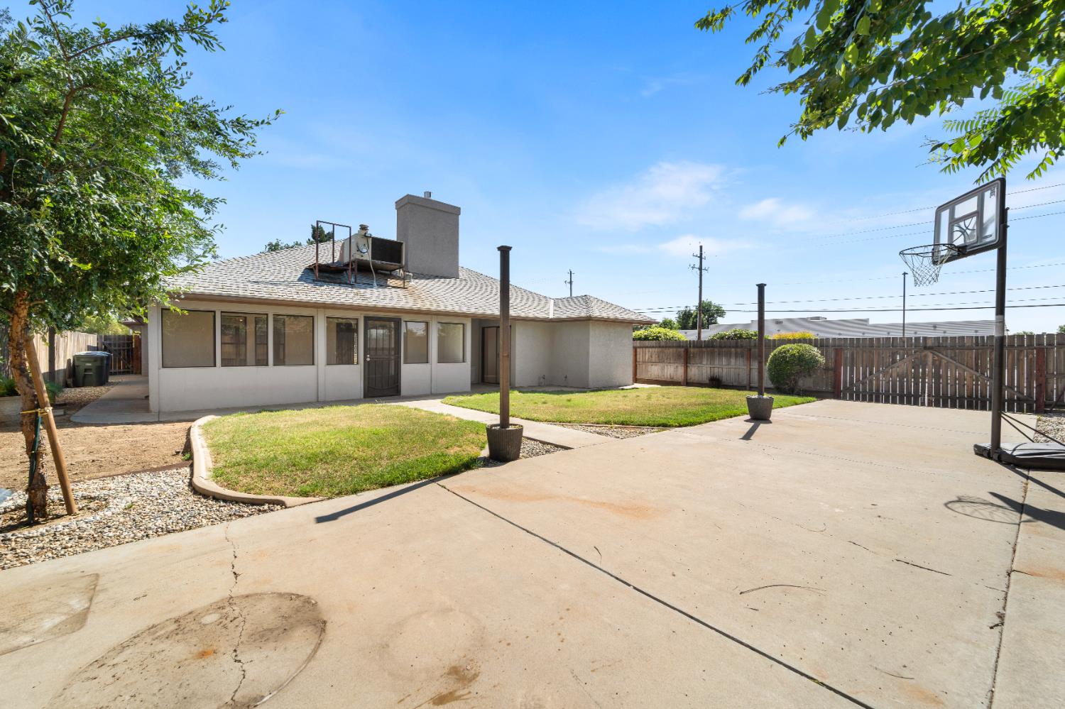1407 Purvis Ave, Clovis, CA 93611
