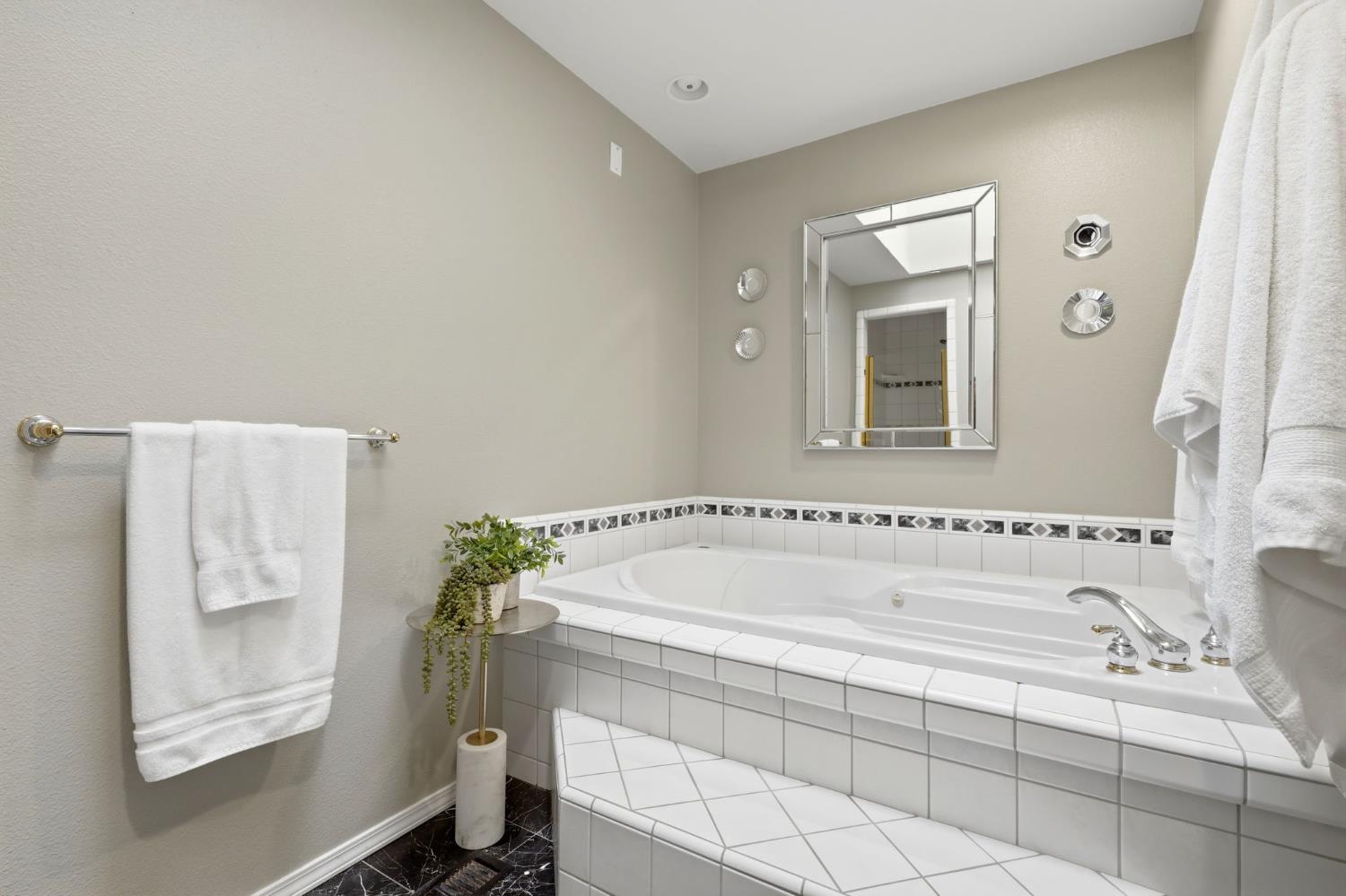 9317 14Th Ave, Hanford, CA 93230
