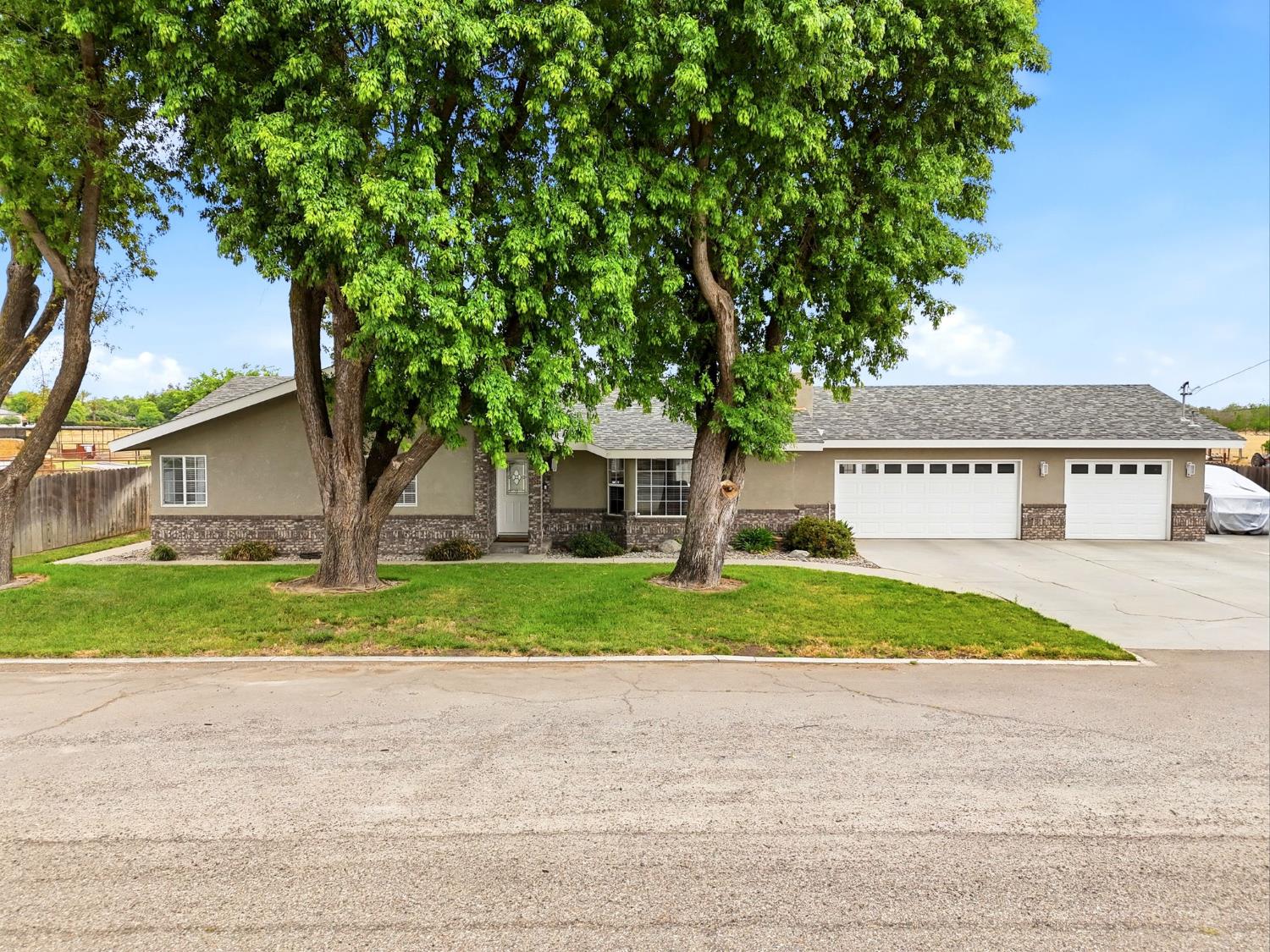 9317 14Th Ave, Hanford, CA 93230