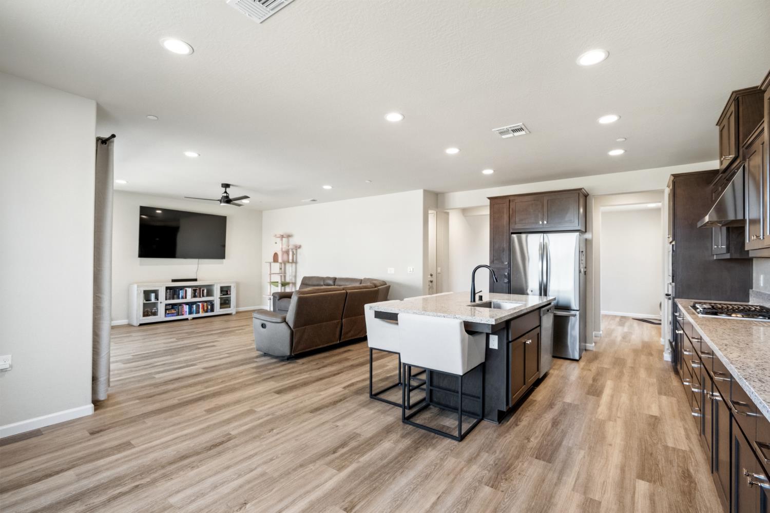 2203 N Laverne Ave, Fresno, CA 93727