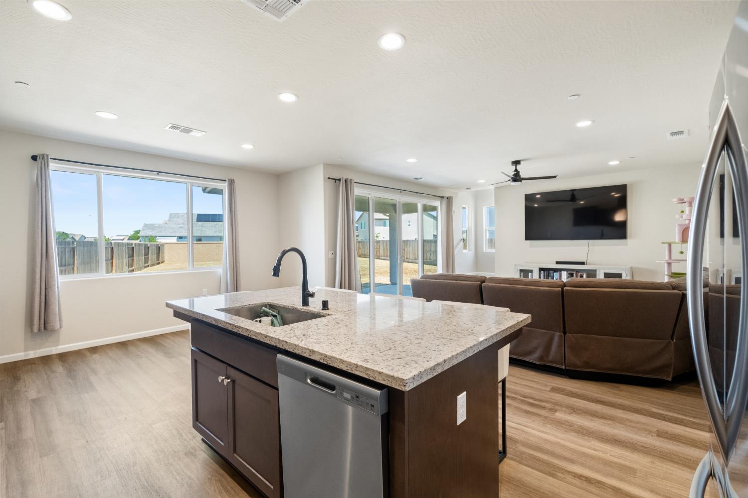 2203 N Laverne Ave, Fresno, CA 93727