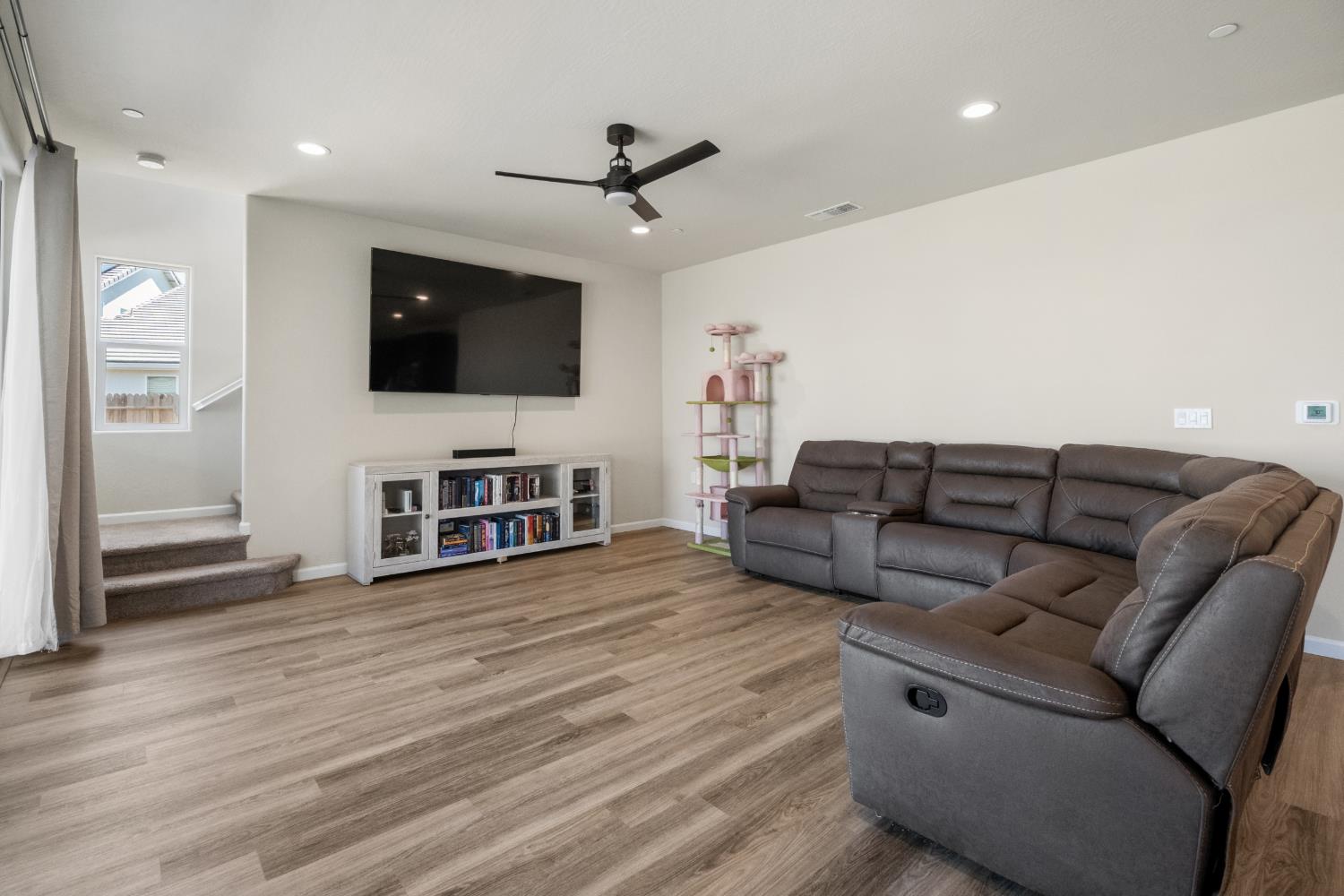 2203 N Laverne Ave, Fresno, CA 93727
