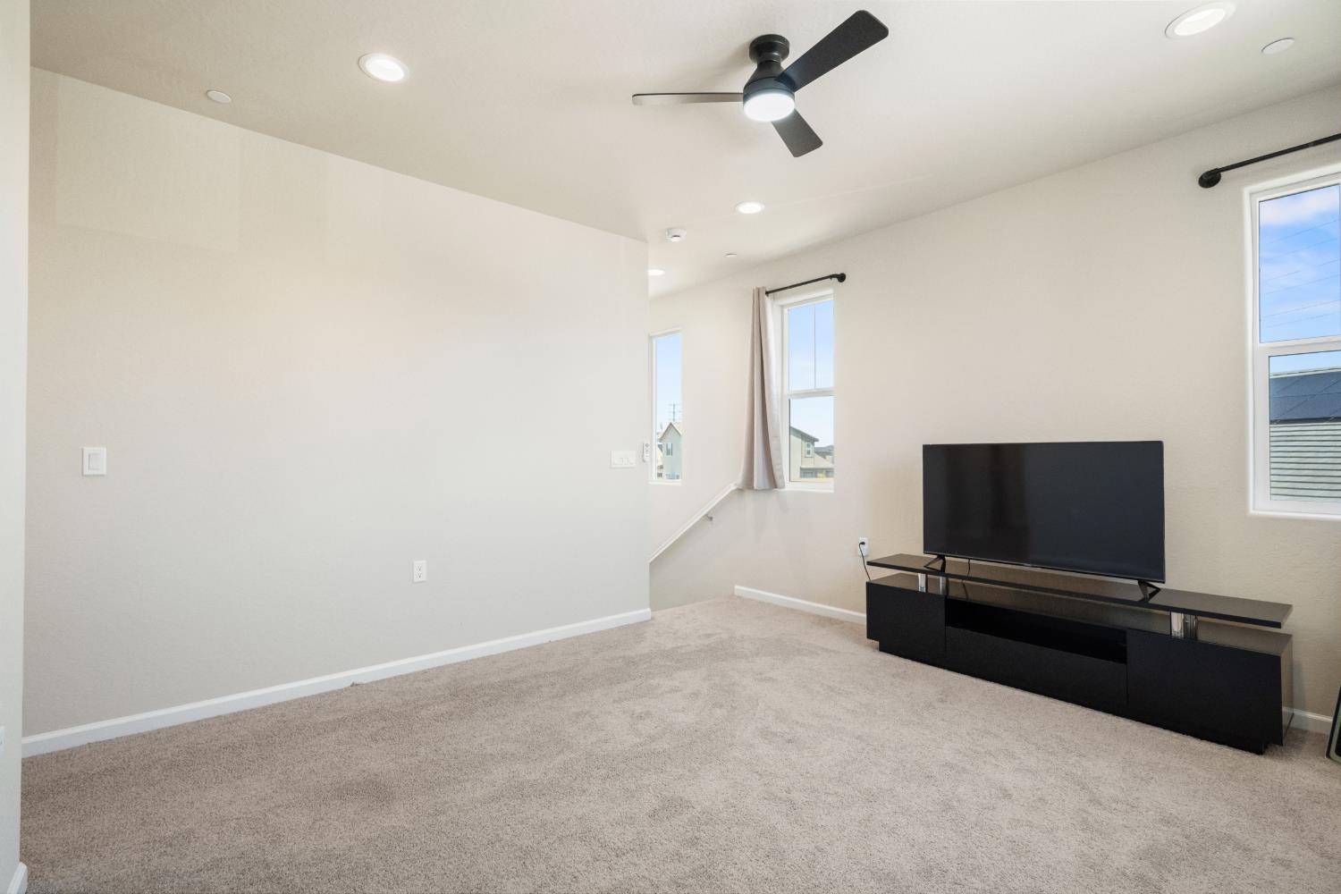 2203 N Laverne Ave, Fresno, CA 93727