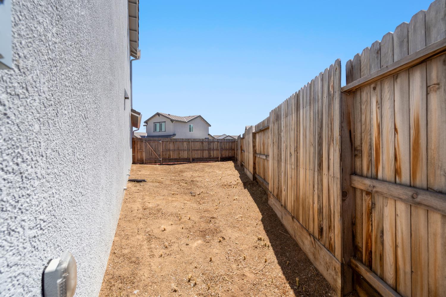 2203 N Laverne Ave, Fresno, CA 93727