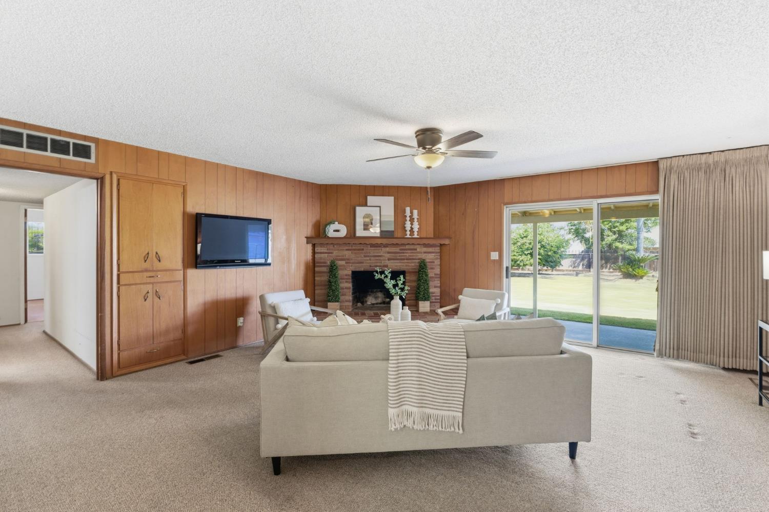 5396 W Clinton, Fresno, CA 93722