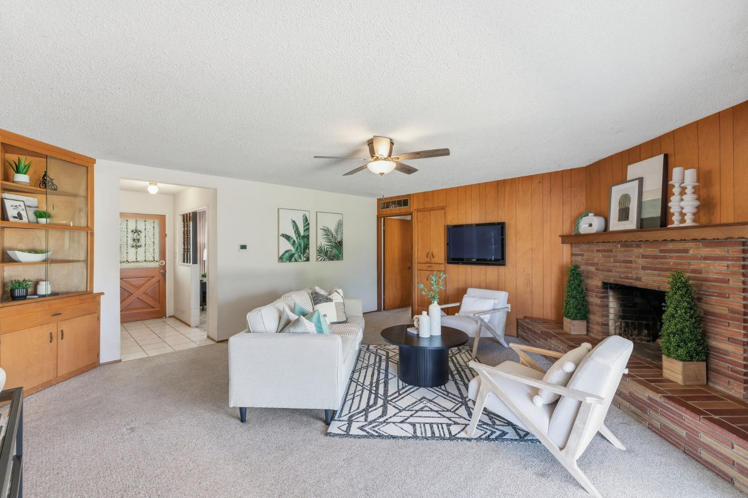5396 W Clinton, Fresno, CA 93722