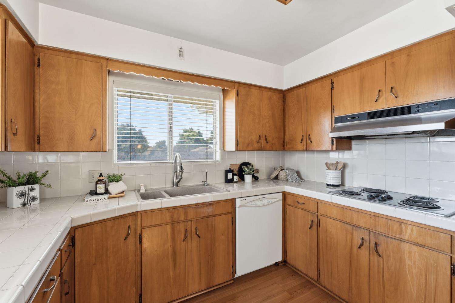 5396 W Clinton, Fresno, CA 93722