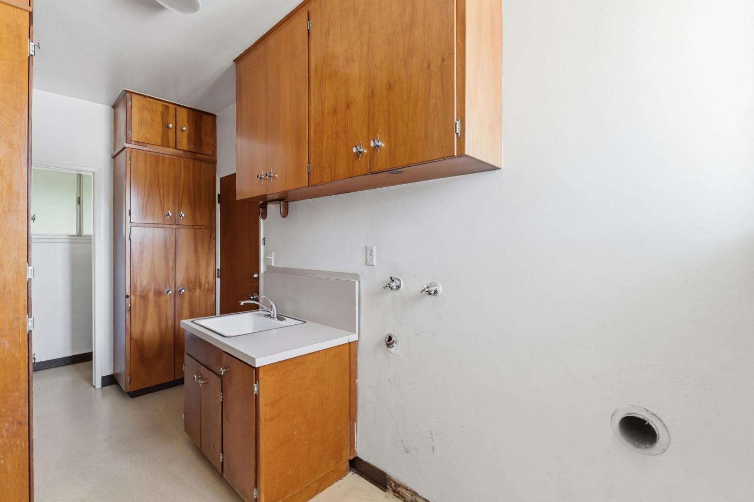 5396 W Clinton, Fresno, CA 93722