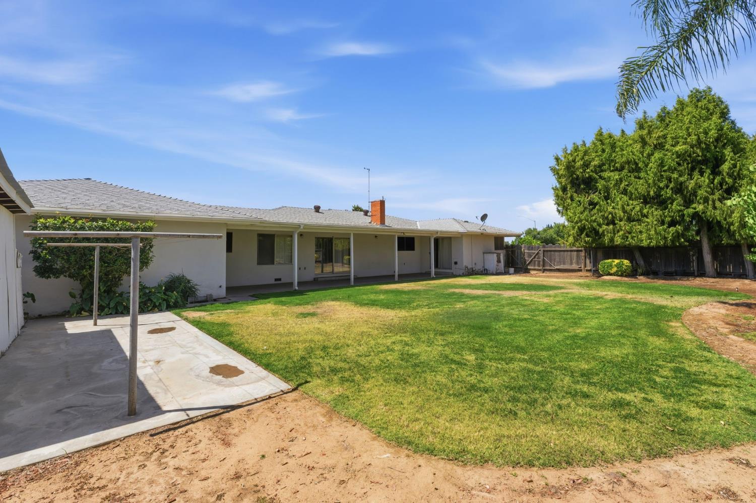 5396 W Clinton, Fresno, CA 93722