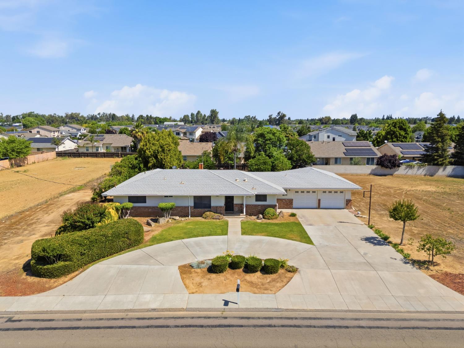 5396 W Clinton, Fresno, CA 93722