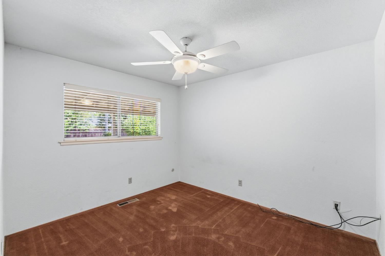 5396 W Clinton, Fresno, CA 93722