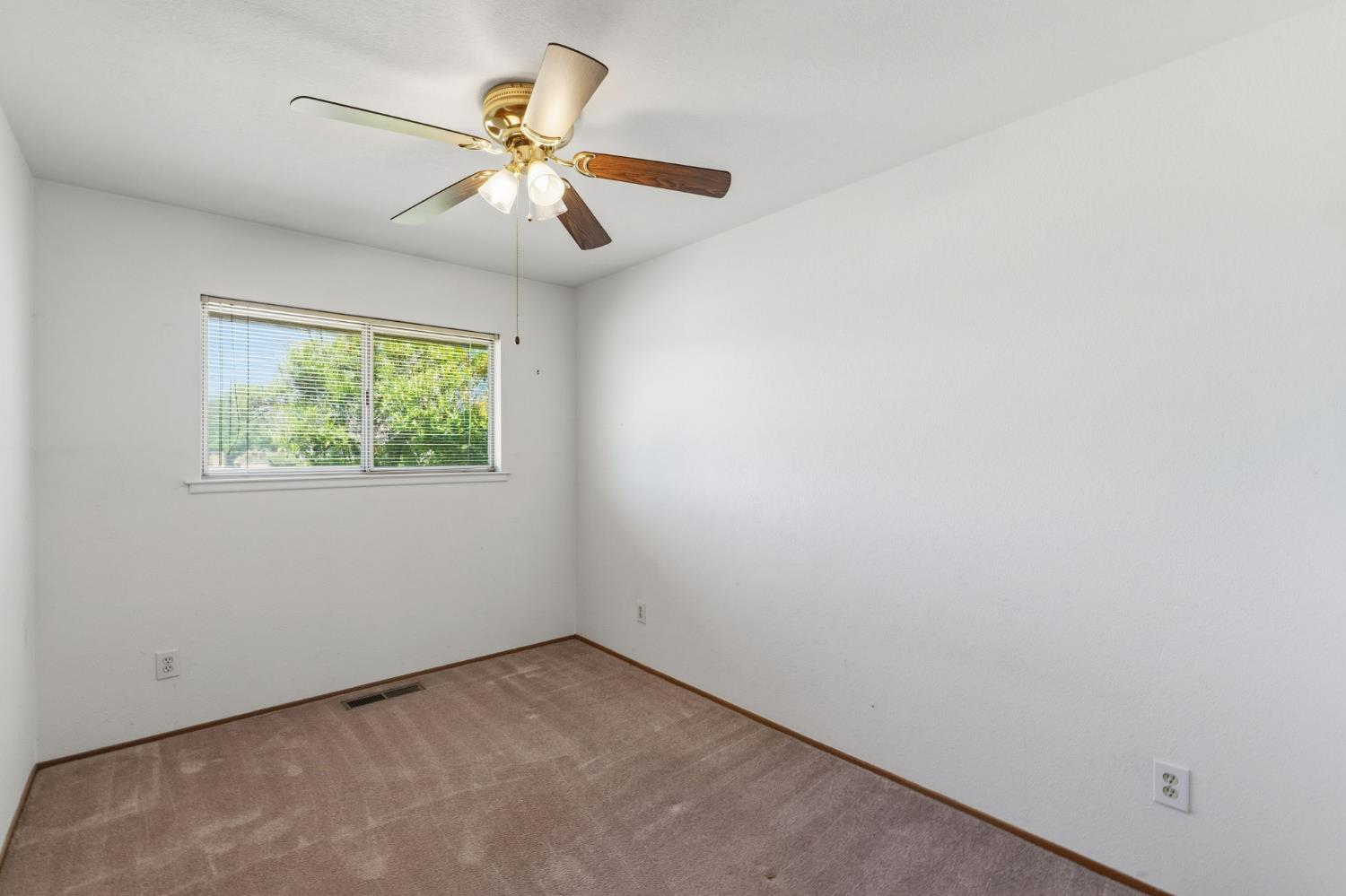 5396 W Clinton, Fresno, CA 93722