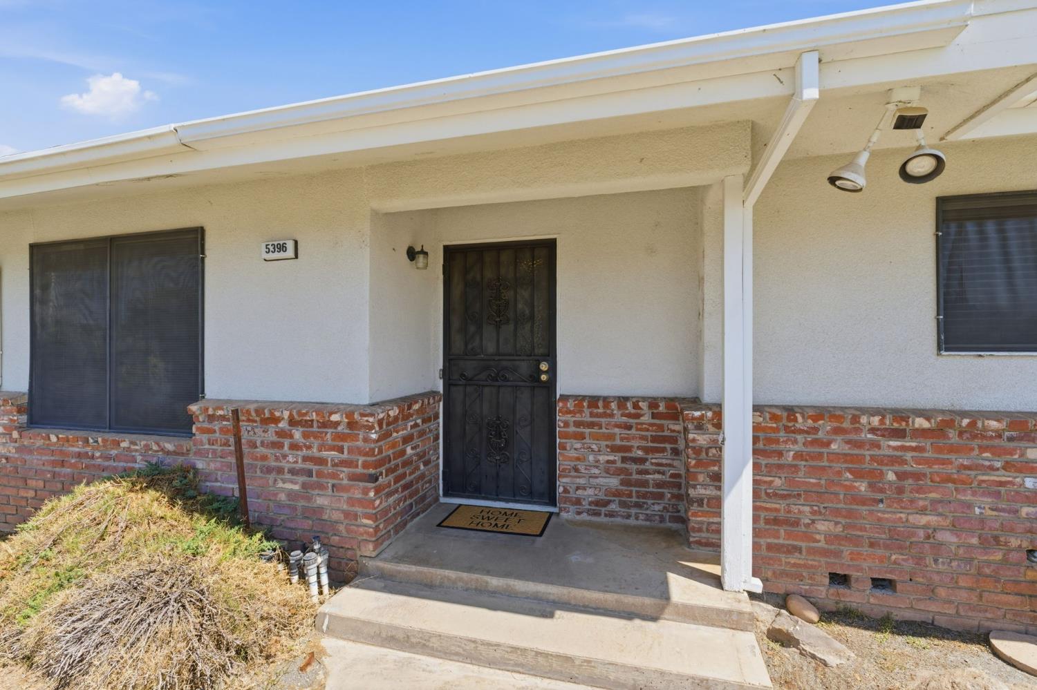5396 W Clinton, Fresno, CA 93722