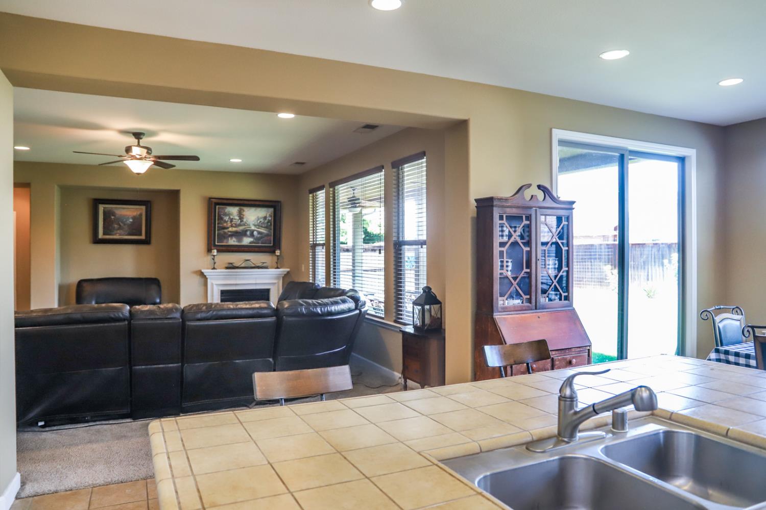 4292 N Gregory Ave, Fresno, CA 93722