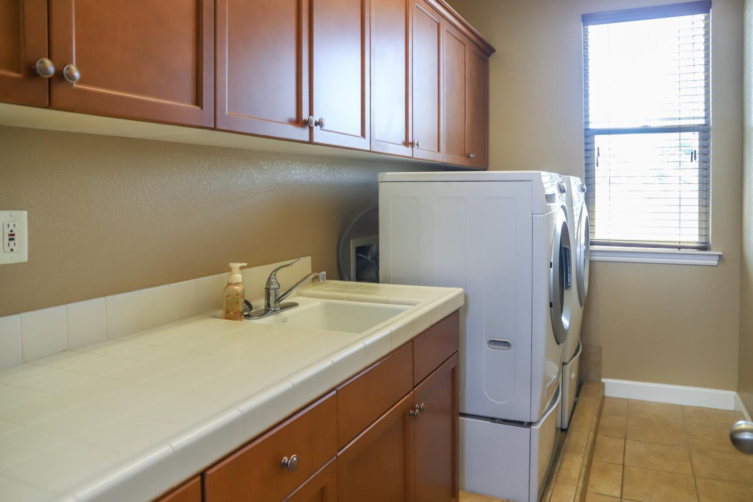 4292 N Gregory Ave, Fresno, CA 93722