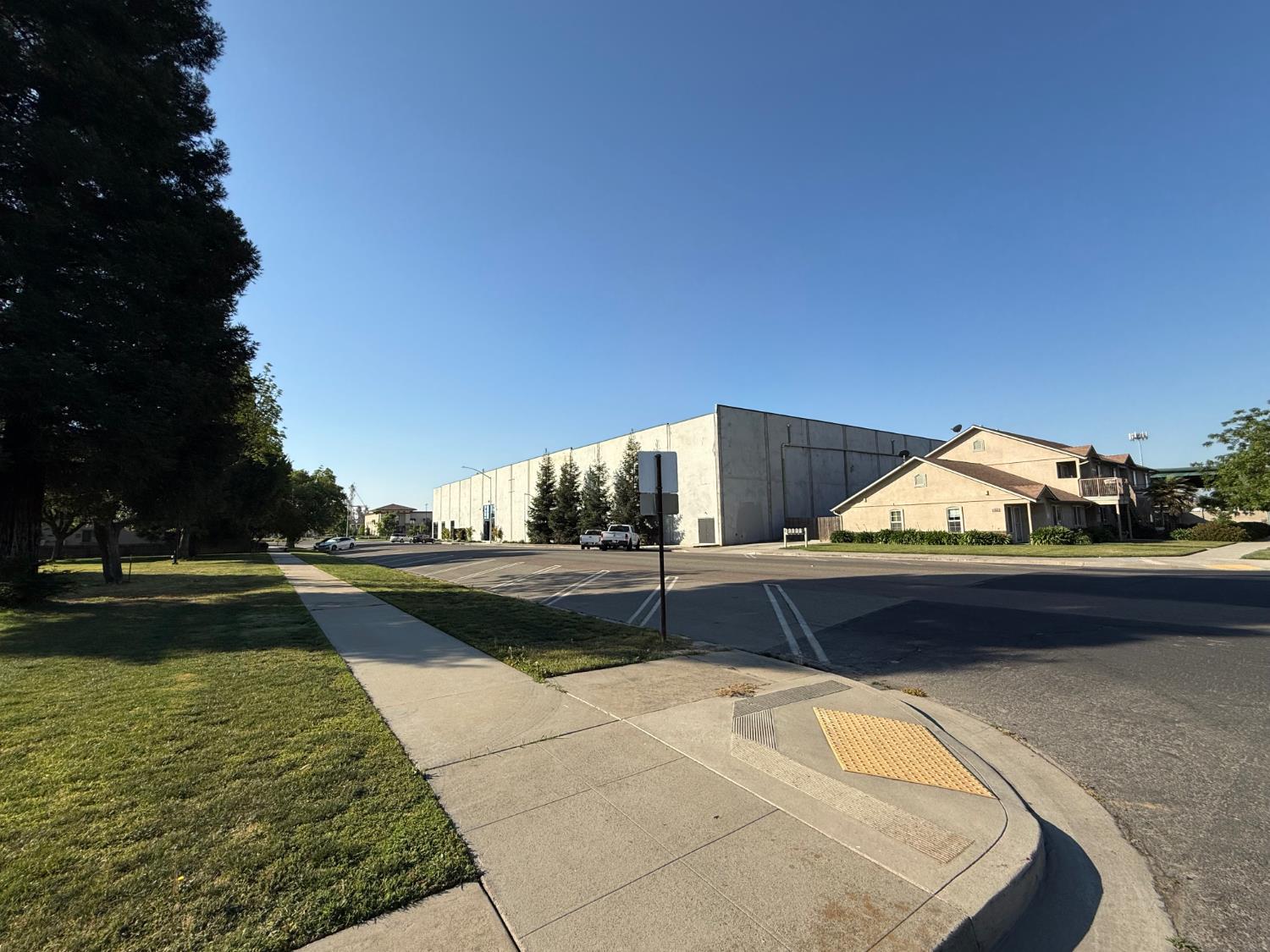 1300 Marion St, Kingsburg, CA 631