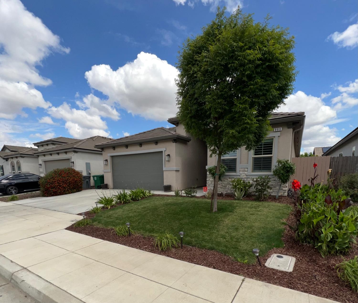 889 Coloma Pl, Madera, CA 93637
