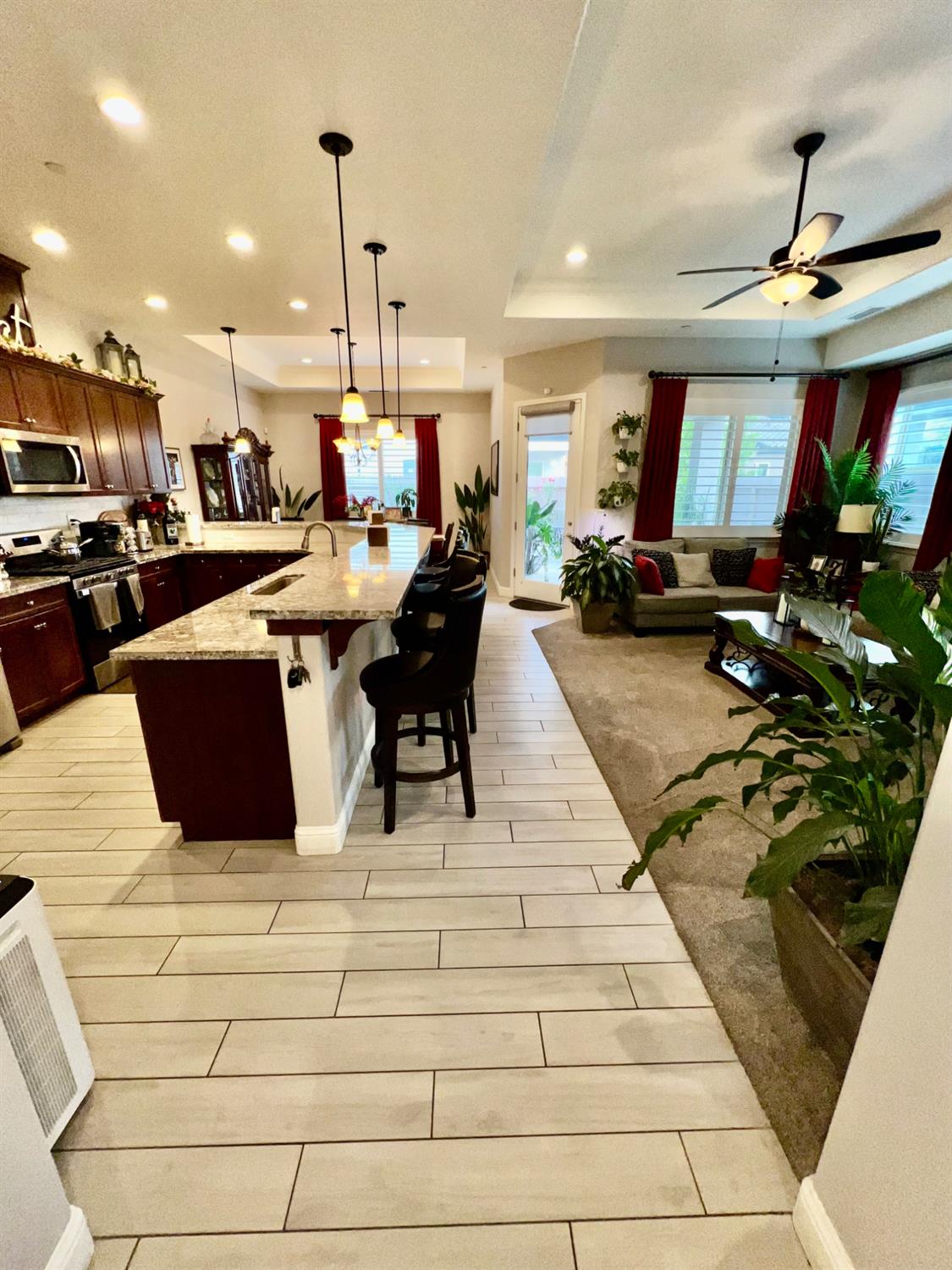 889 Coloma Pl, Madera, CA 93637