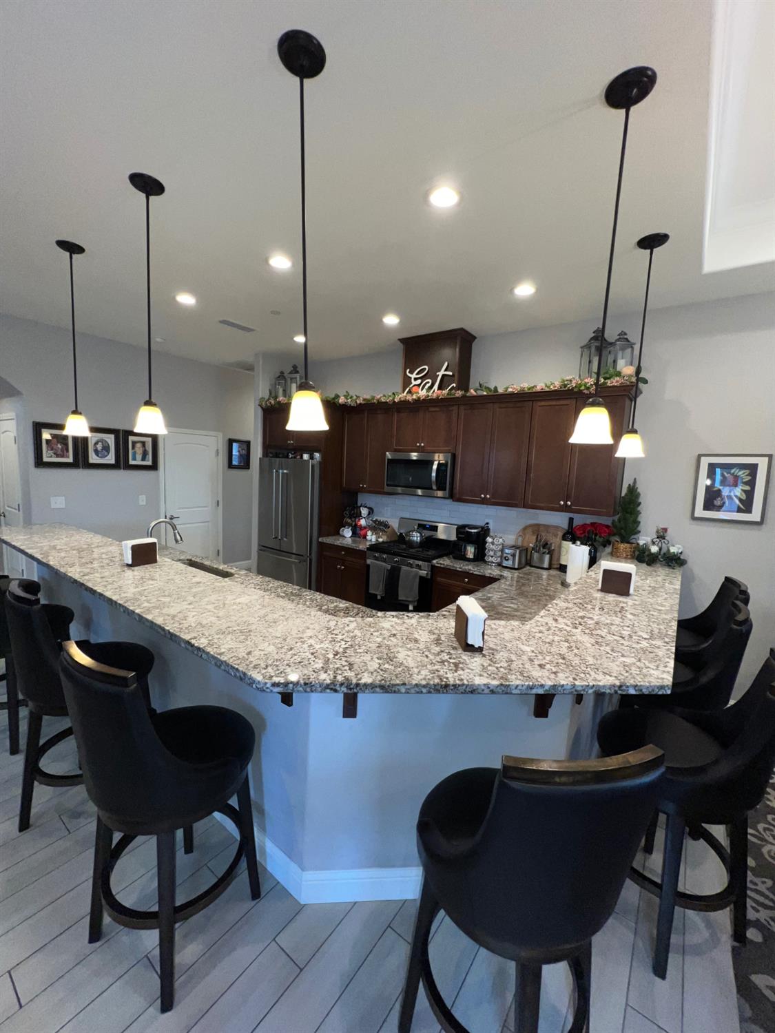 889 Coloma Pl, Madera, CA 93637