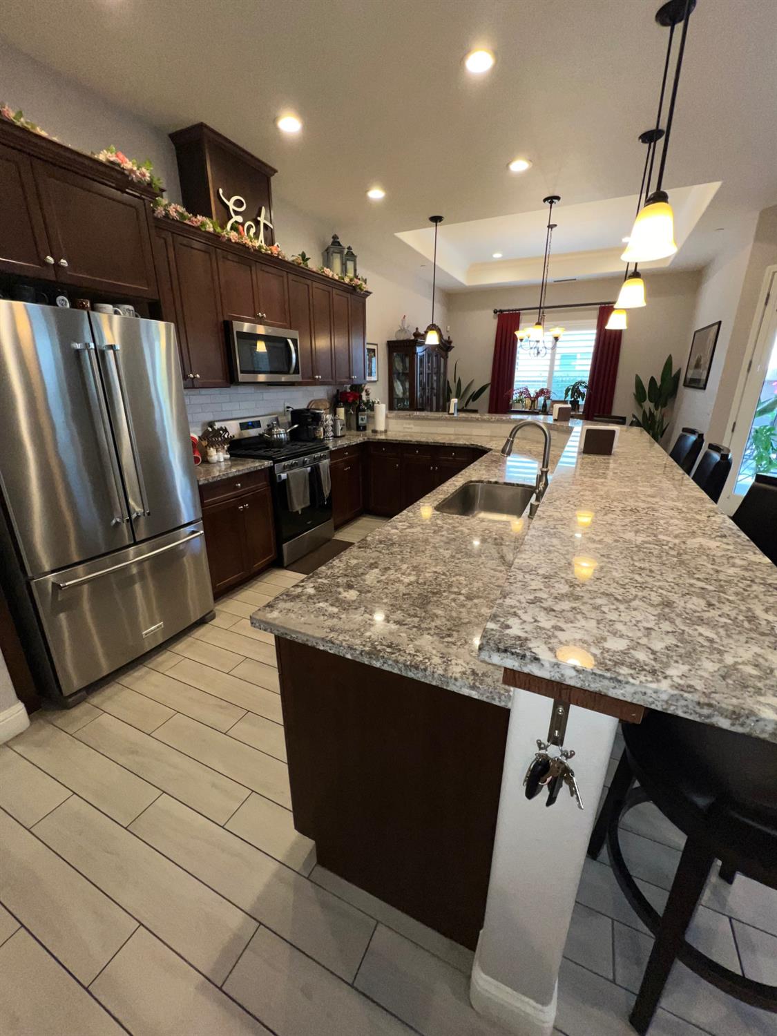 889 Coloma Pl, Madera, CA 93637