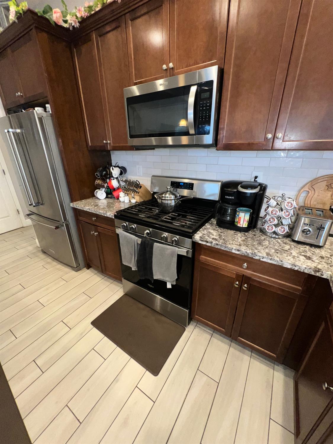 889 Coloma Pl, Madera, CA 93637