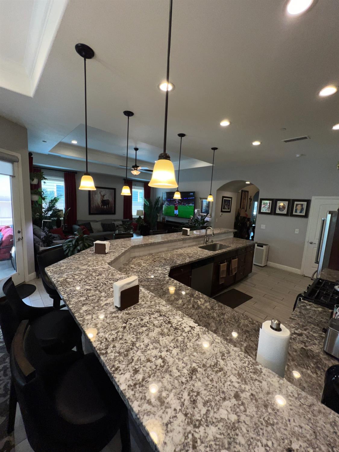 889 Coloma Pl, Madera, CA 93637