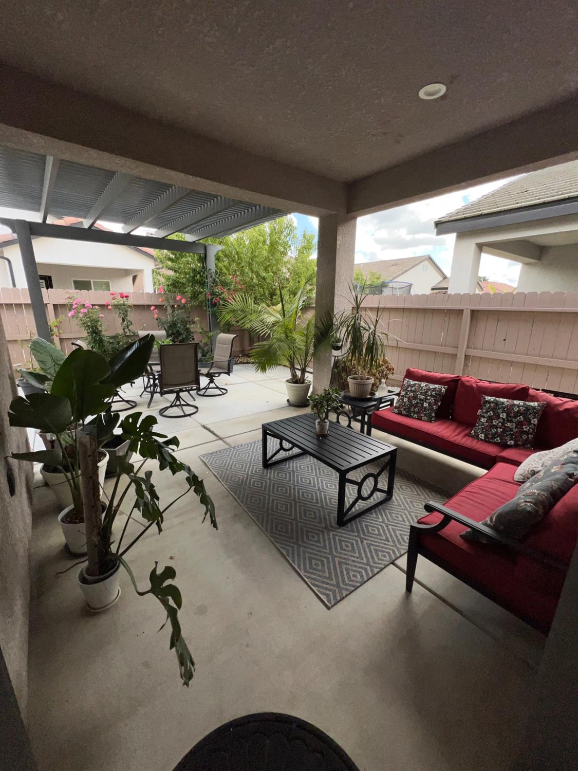 889 Coloma Pl, Madera, CA 93637