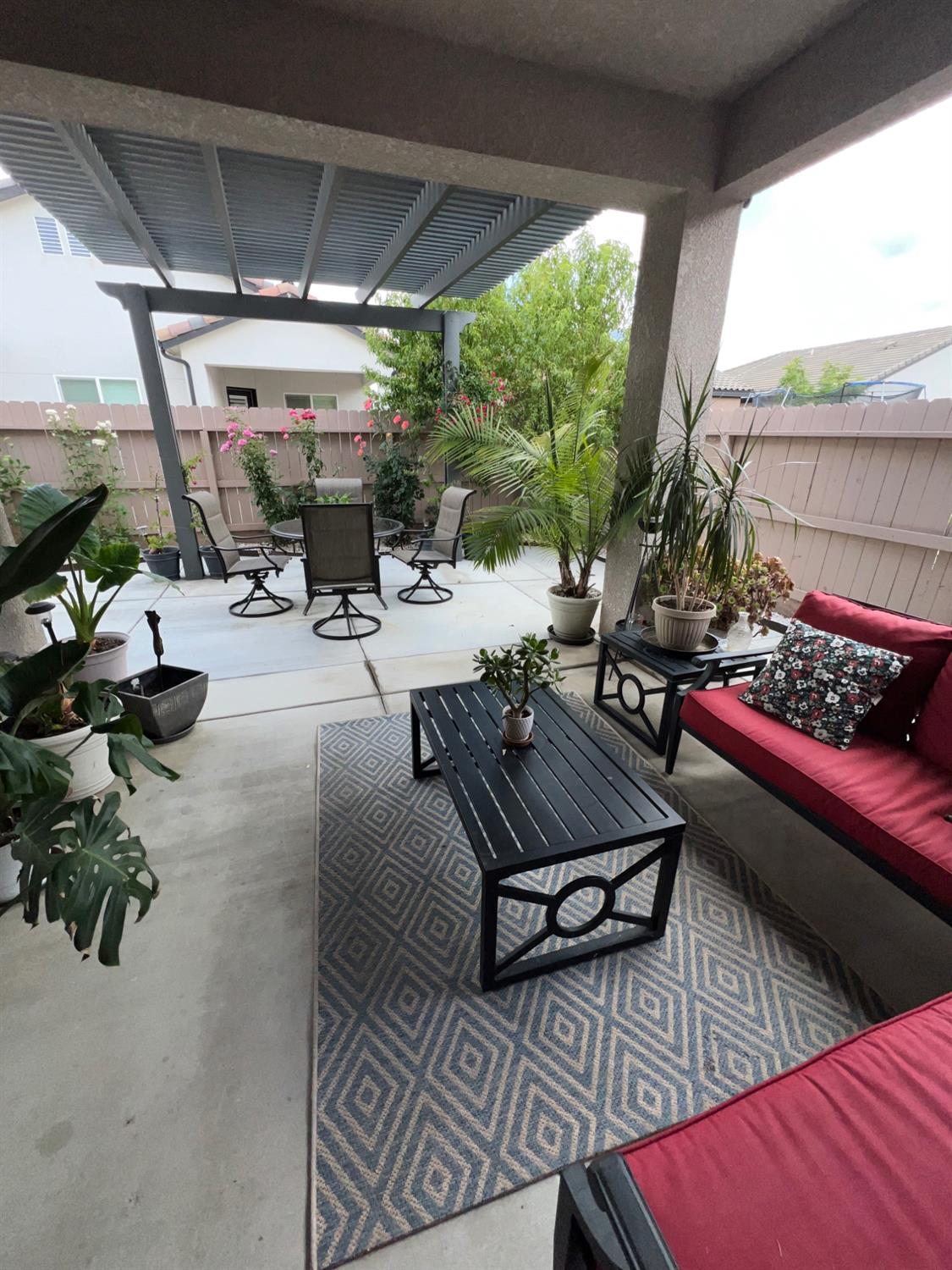 889 Coloma Pl, Madera, CA 93637