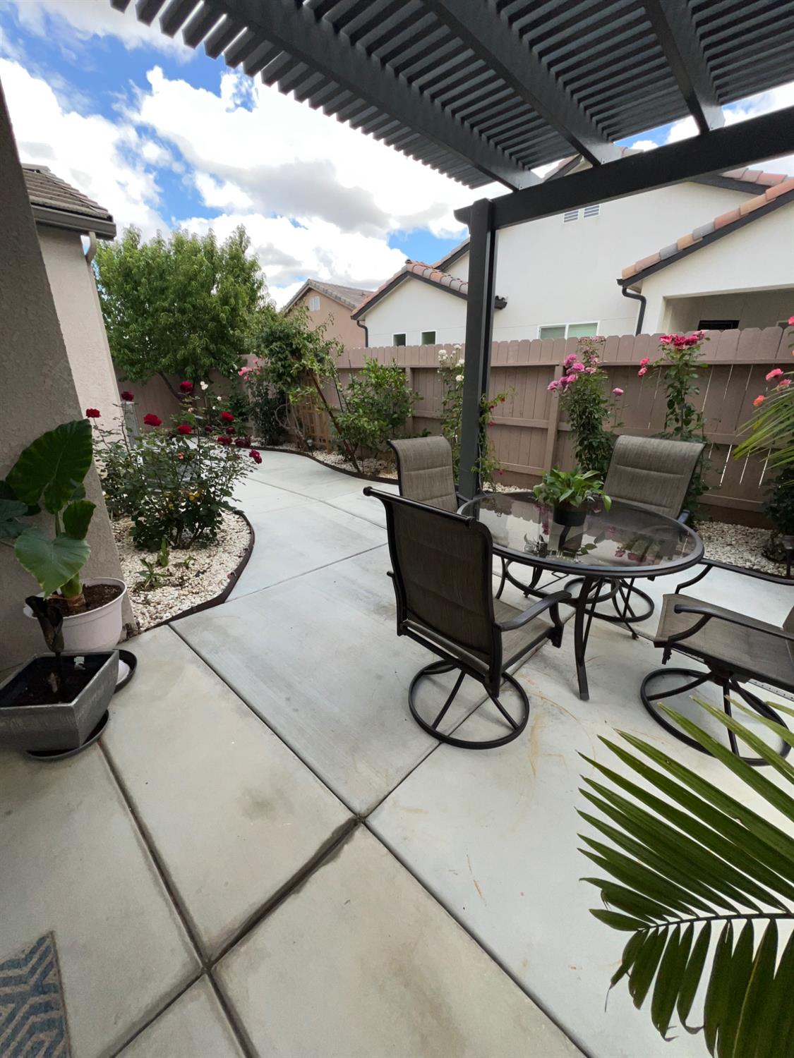 889 Coloma Pl, Madera, CA 93637