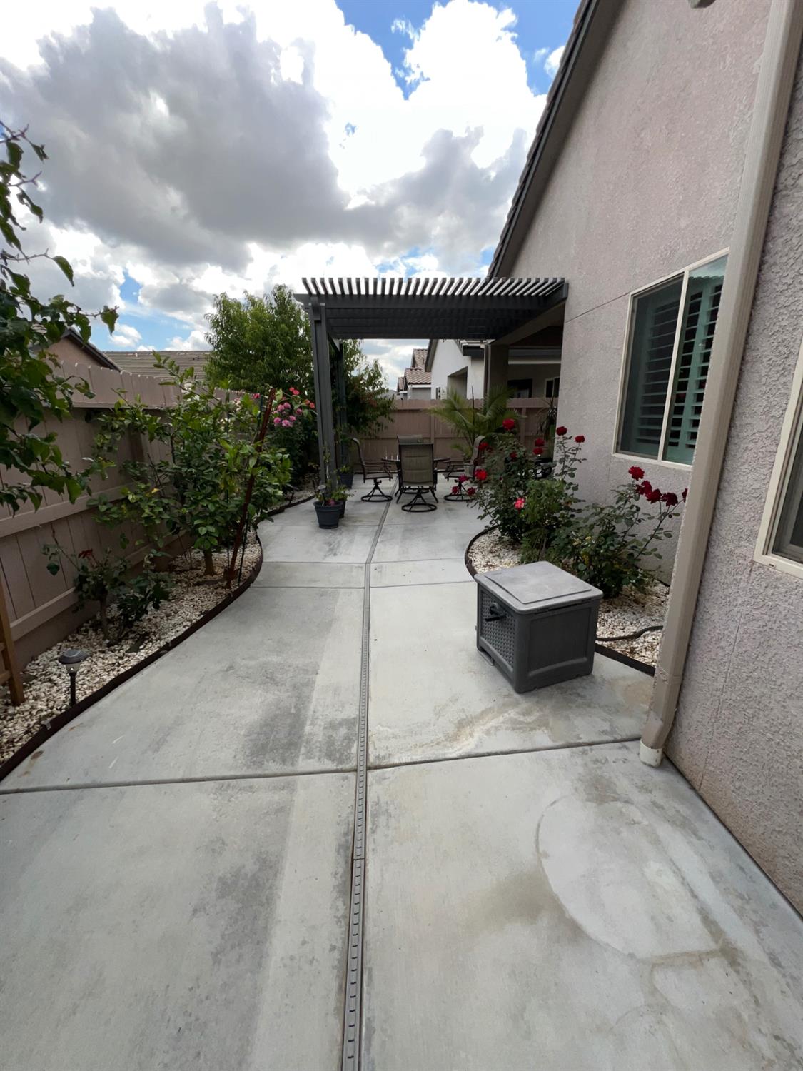 889 Coloma Pl, Madera, CA 93637