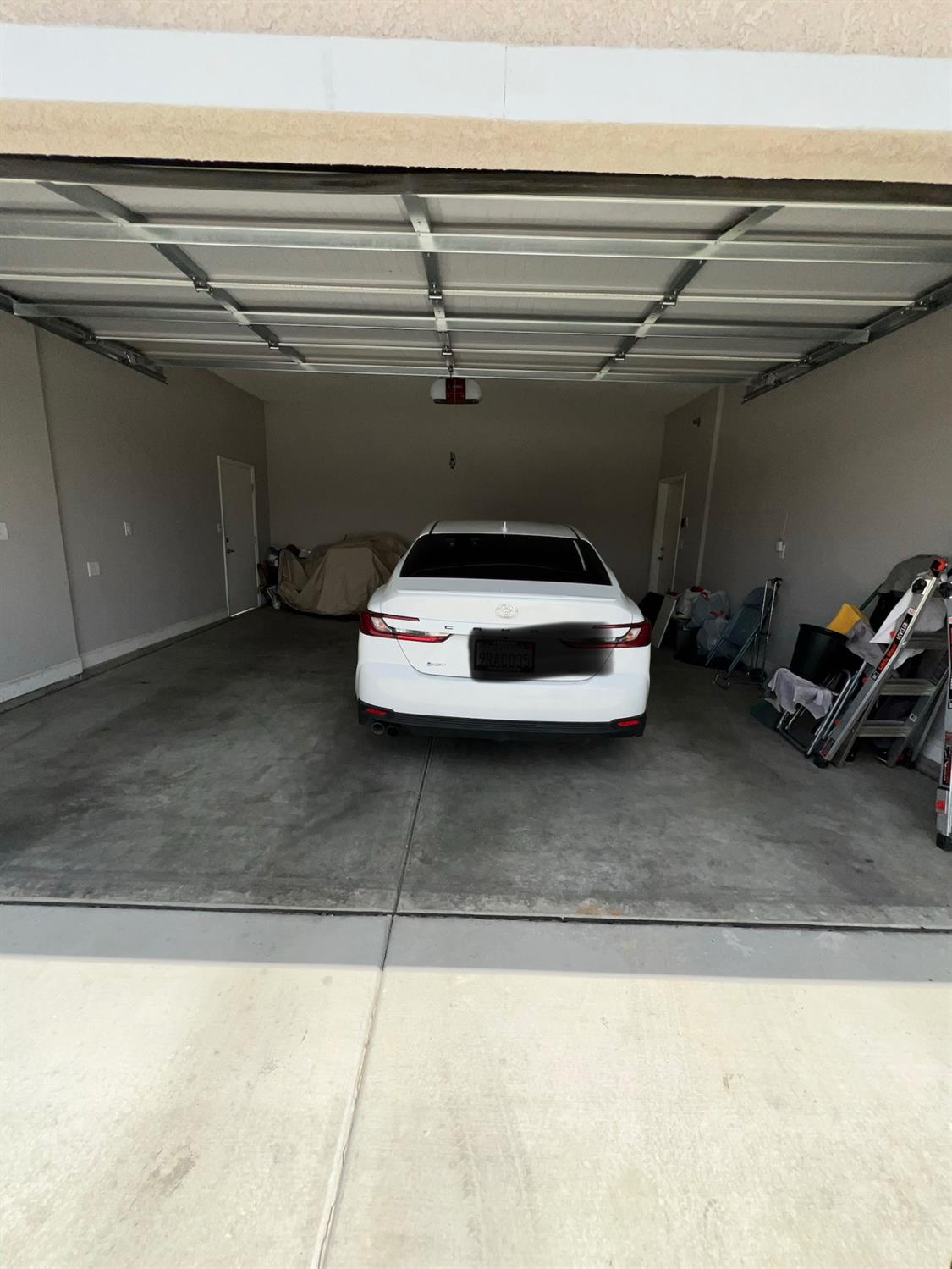 889 Coloma Pl, Madera, CA 93637