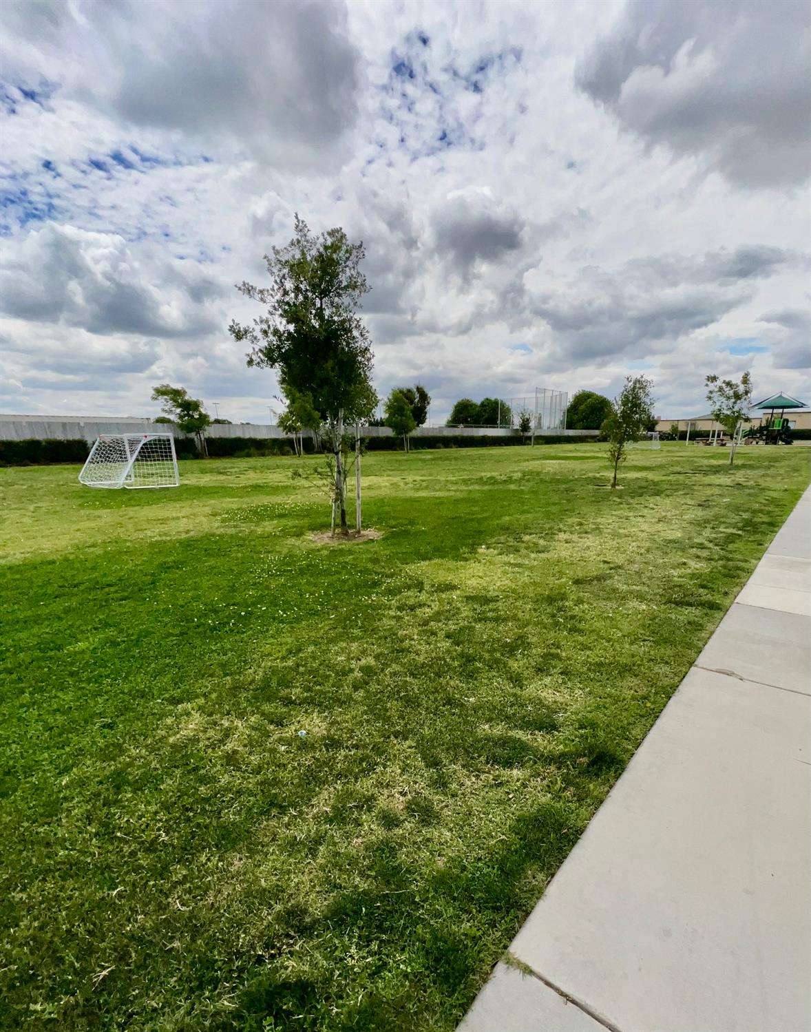 889 Coloma Pl, Madera, CA 93637