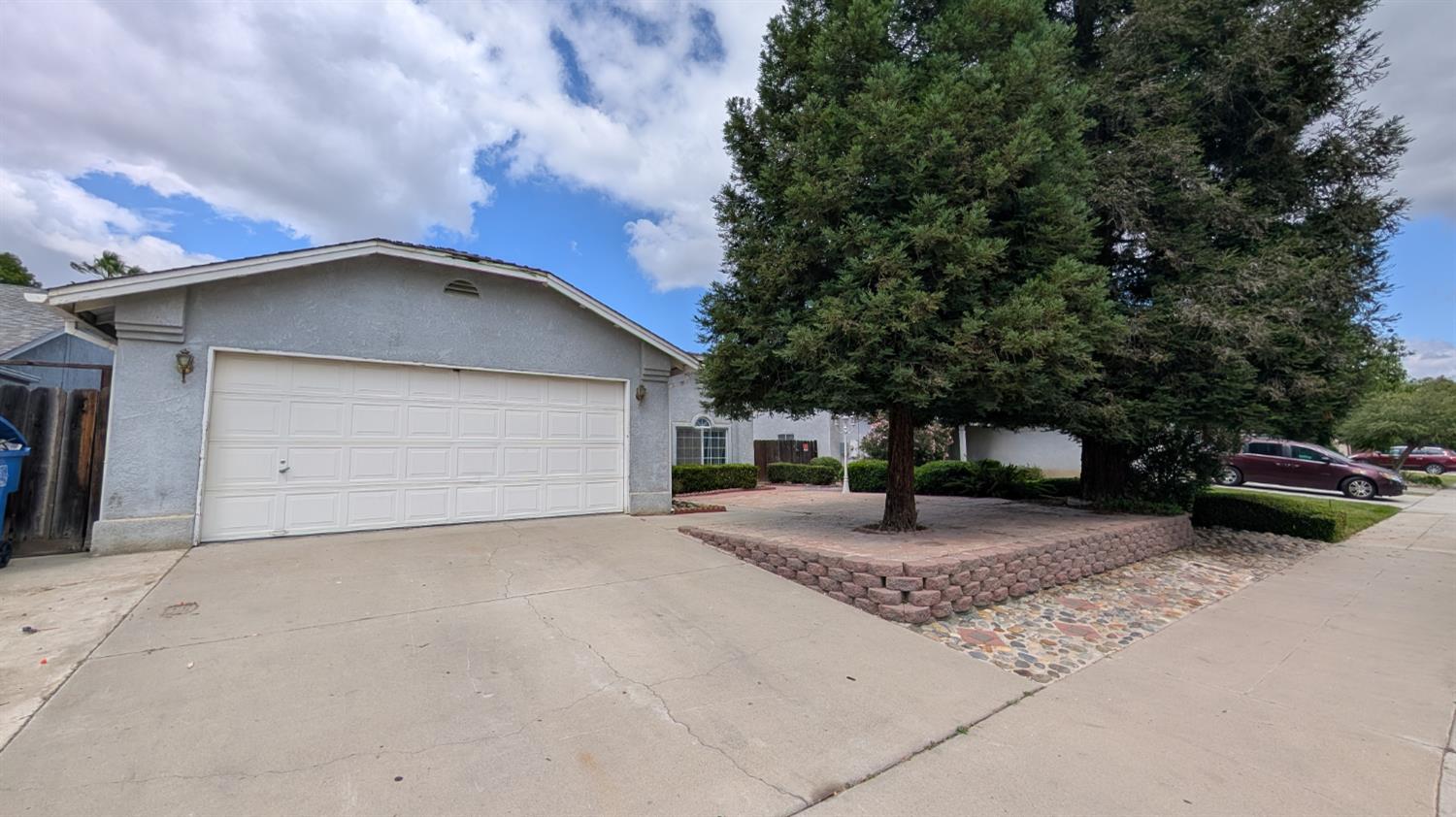 575 Macadamia Ave, Madera, CA 93637