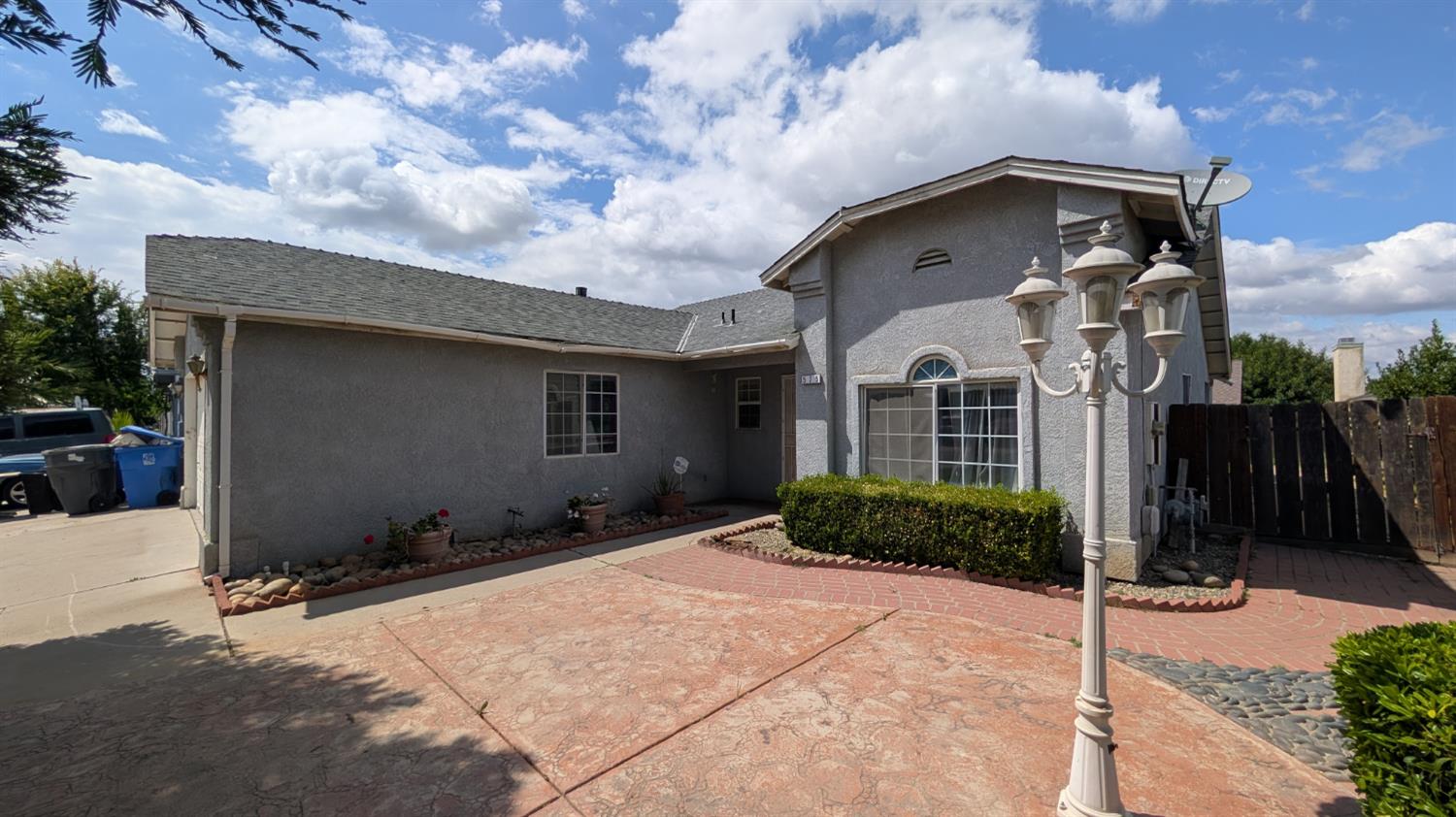 575 Macadamia Ave, Madera, CA 93637