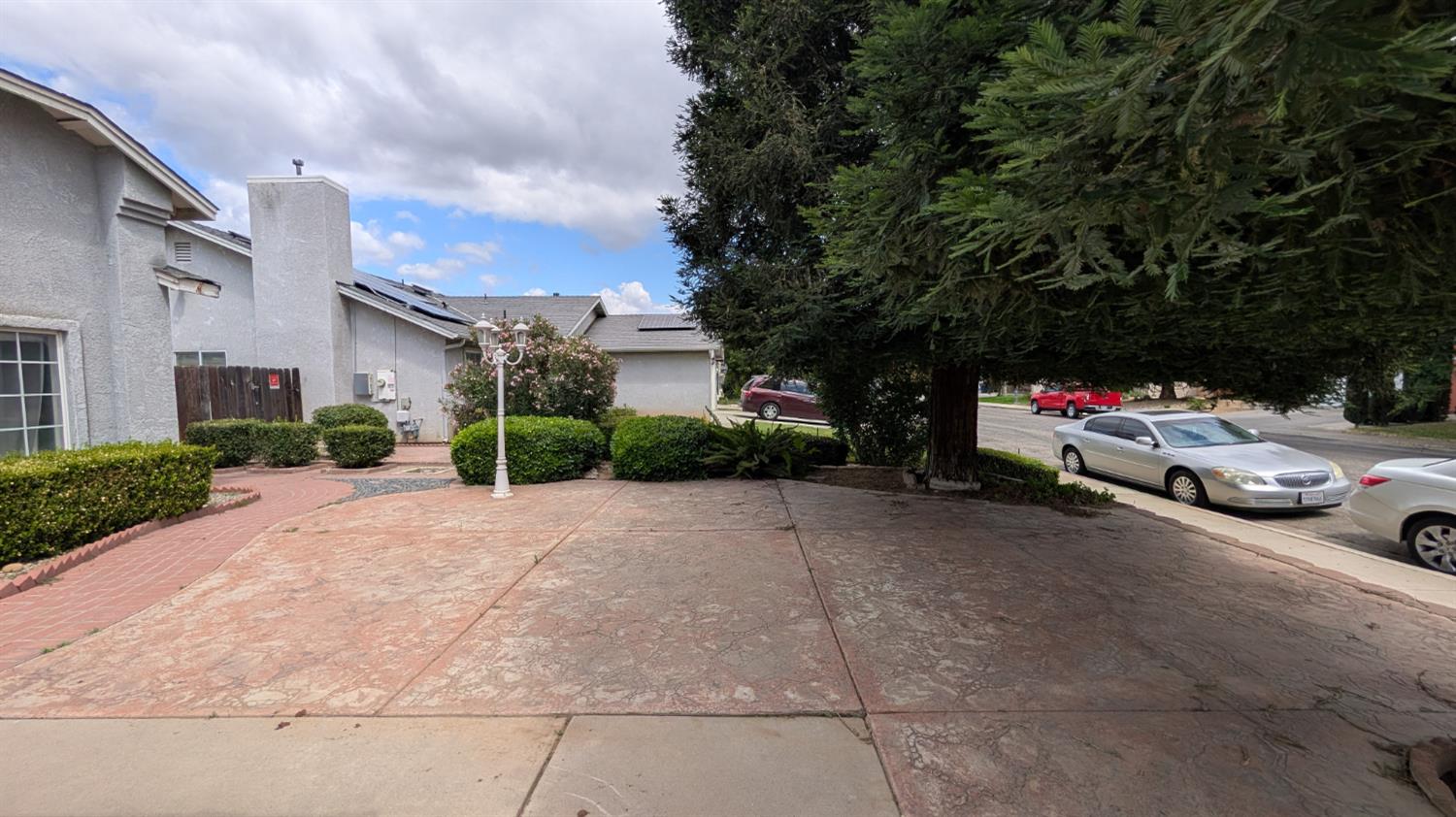 575 Macadamia Ave, Madera, CA 93637