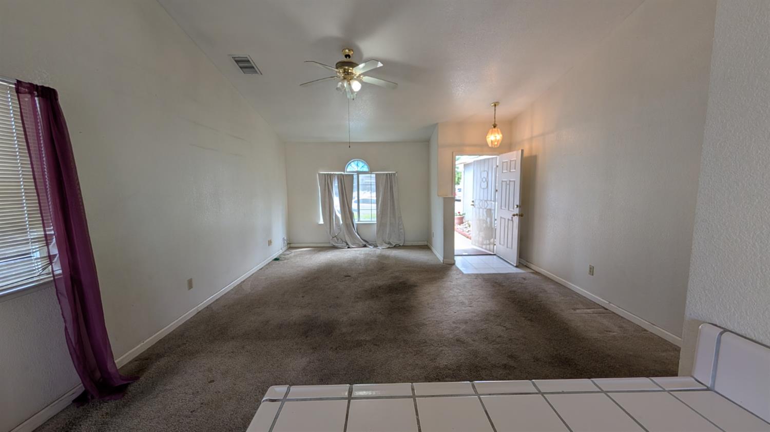 575 Macadamia Ave, Madera, CA 93637