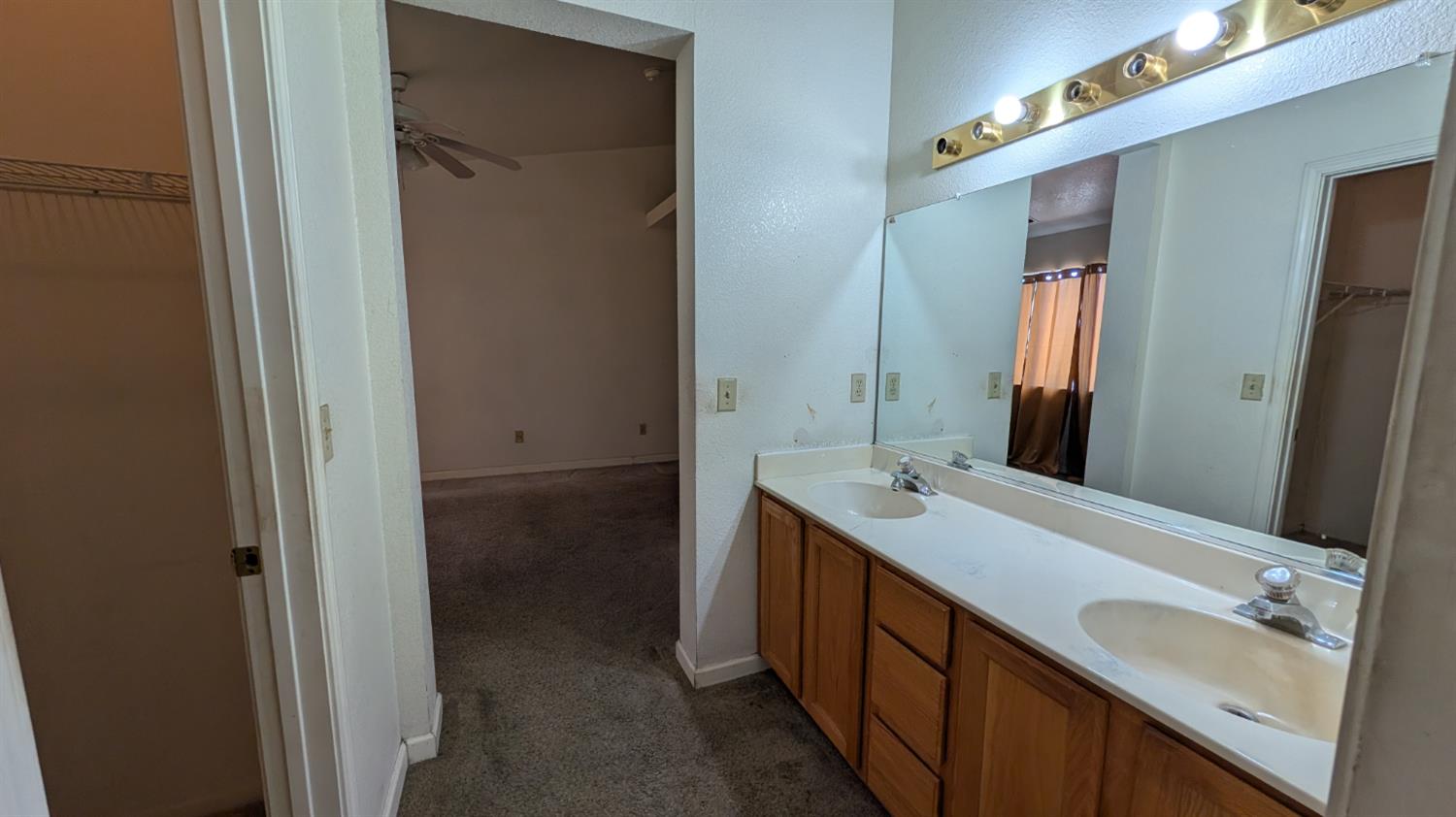 575 Macadamia Ave, Madera, CA 93637