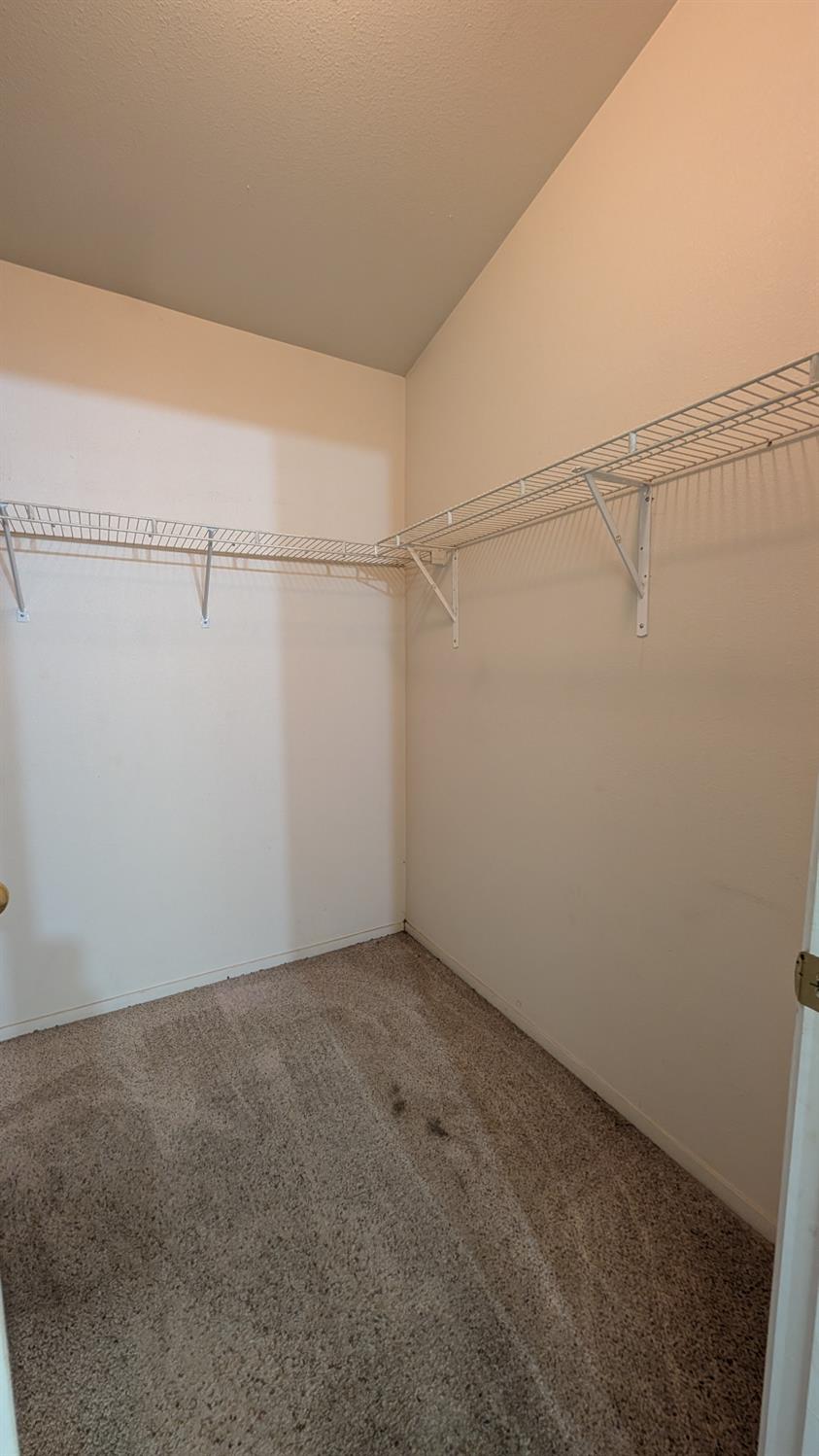575 Macadamia Ave, Madera, CA 93637