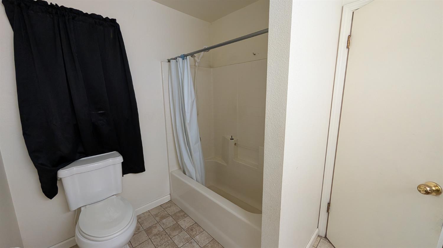 575 Macadamia Ave, Madera, CA 93637